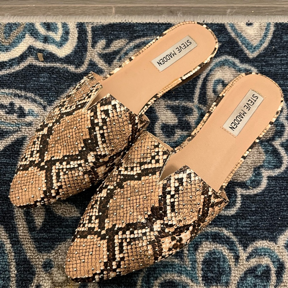 Slip on shoes size 9 Steve Madden